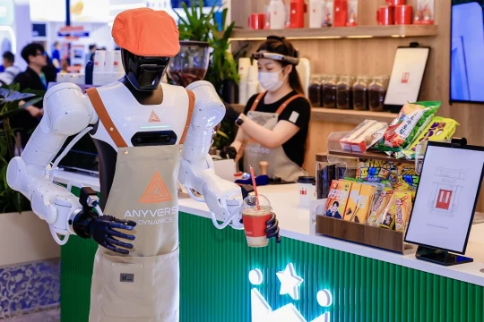 Hàn Quốc xây hệ sinh thái AI vật lý, robot hình người Trung Quốc đến tìm việc