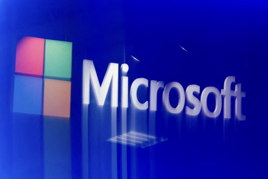 Microsoft xoa dịu lo ngại về chi tiêu AI nhờ tăng trưởng Azure và dòng tiền mạnh