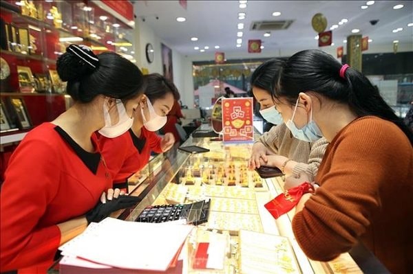 Giá vàng hôm nay 30/5: Áp sát 160 triệu, có nên rút tiền tiết kiệm để gom vàng lúc này?