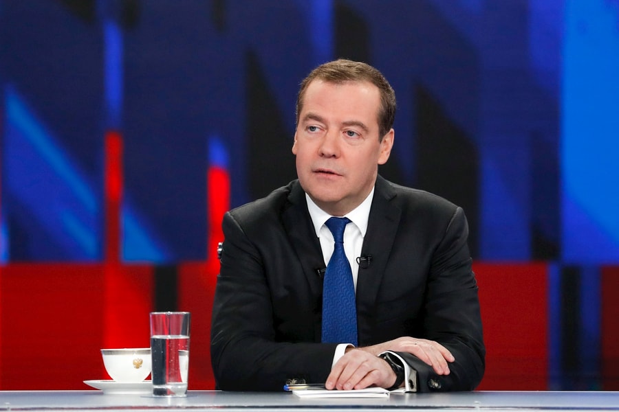 Ông Medvedev: Giương cờ trắng là cách duy nhất để Ukraine đạt được hòa bình