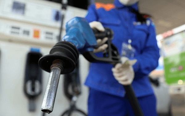 Giá xăng dầu lao dốc, có loại giảm hơn 1.200 đồng/lít