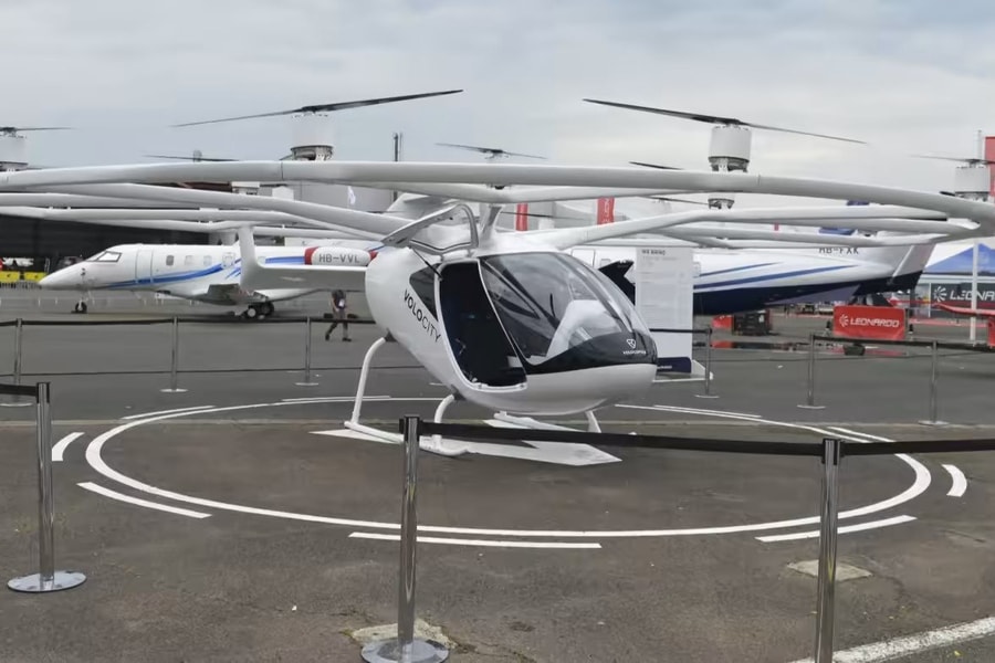 Xe bay gây ấn tượng tại Triển lãm Hàng không Paris