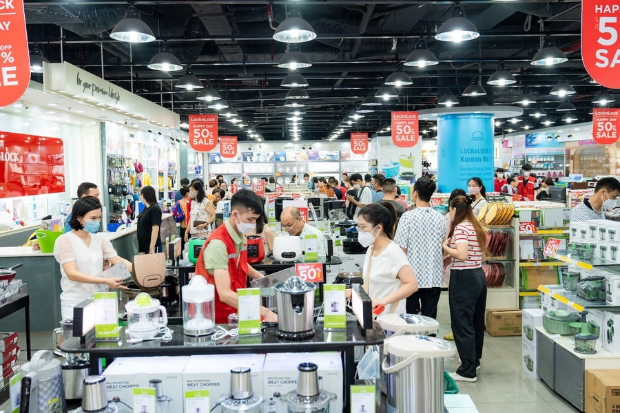 Sắm hè hứng khởi cùng loạt ưu đãi 'deal chồng deal' hấp dẫn chỉ có tại Vincom Red Sale 2023