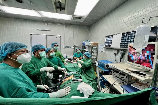Lần đầu tiên Việt Nam điều trị thành công ung thư thận có chồi bướu bằng mổ nội soi