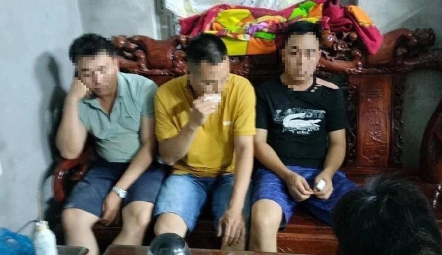 Khởi tố, tước danh hiệu của 3 cán bộ công an bắn chết dê của dân