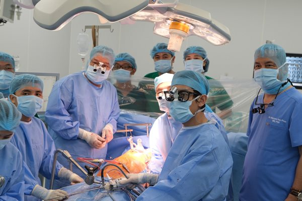 Dùng phương pháp mổ 'lạ' cứu cụ ông thoát khỏi bệnh động mạch vành