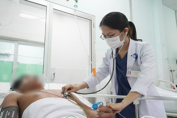 Nam thanh niên bị rắn hổ chúa cắn nguy kịch