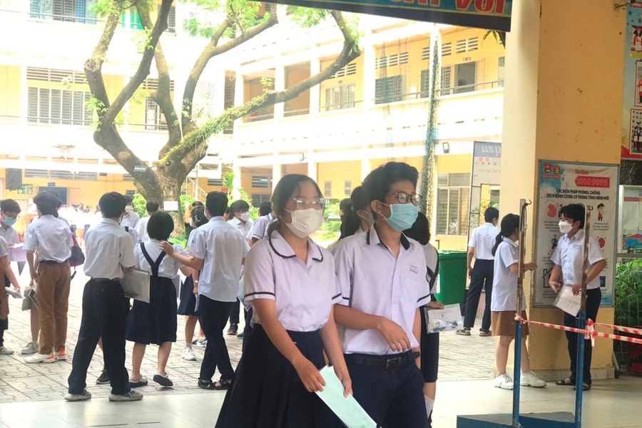 Đình chỉ thi 2 thí sinh làm lọt đề thi tốt nghiệp THPT môn Toán và Ngữ văn