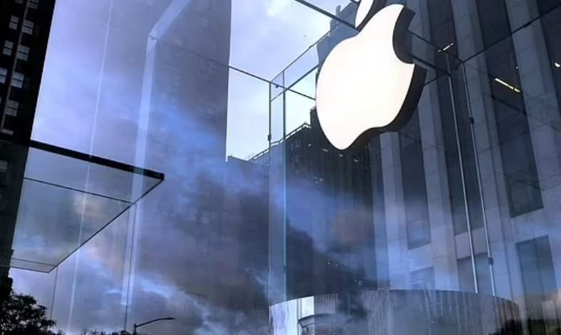 Vốn hóa Apple lần đầu đạt 3.050 tỉ USD, hơn Alphabet + Amazon, gần bằng GDP Vương quốc Anh