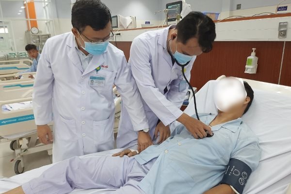 Bỏ qua mọi thủ tục, một bệnh viện huyện cứu sống người đàn ông nhồi máu cơ tim nguy kịch
