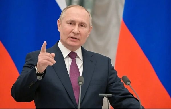 Tổng thống Putin tuyên bố sẵn sàng dùng bom chùm