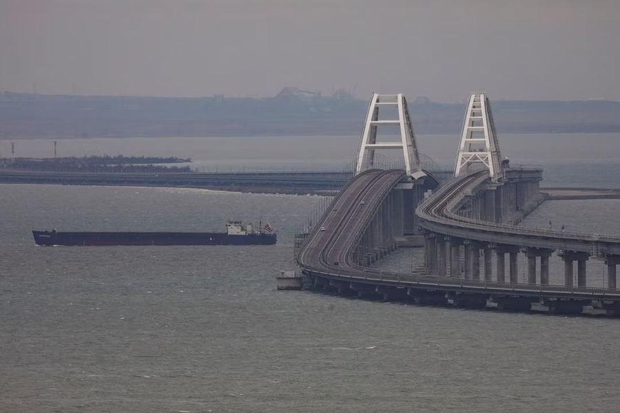 Nga chặn cầu Crimea với ‘lí do khẩn cấp', Ukraine nêu kịch bản kiểm soát bán đảo