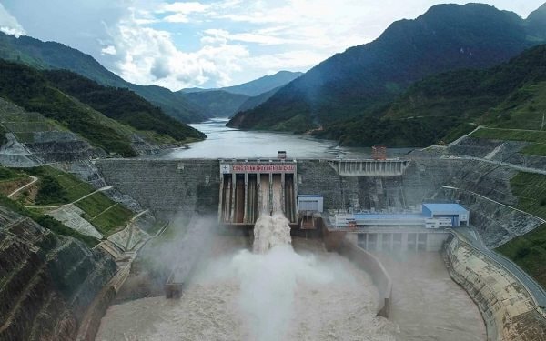 Nước ồ ạt về hồ thủy điện, sản lượng điện tăng vọt
