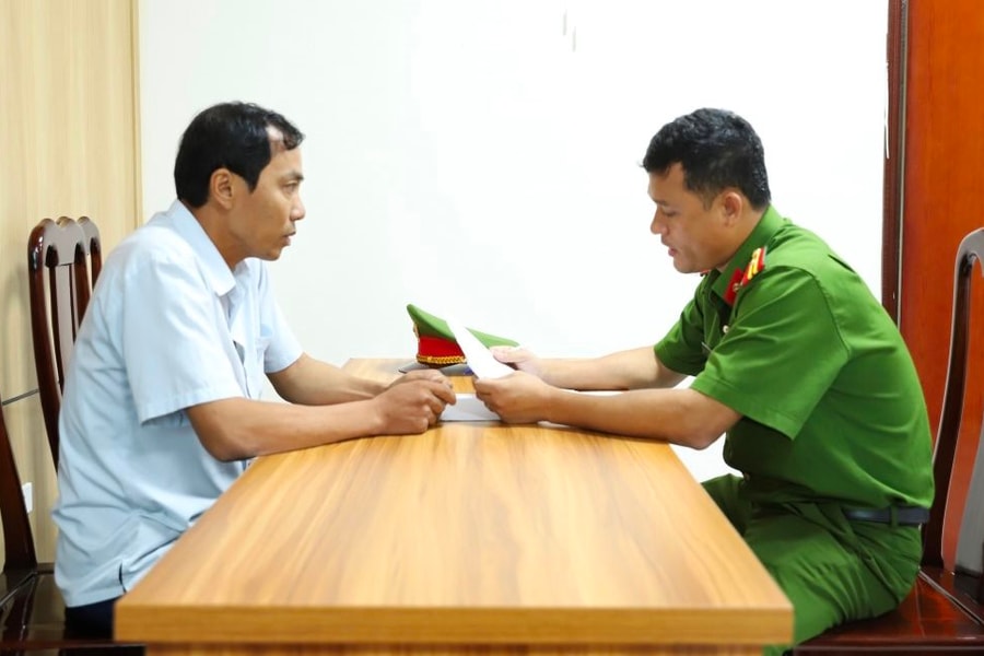 Hà Tĩnh: Bắt 2 cựu kế toán xã lạm quyền khi thi hành công vụ