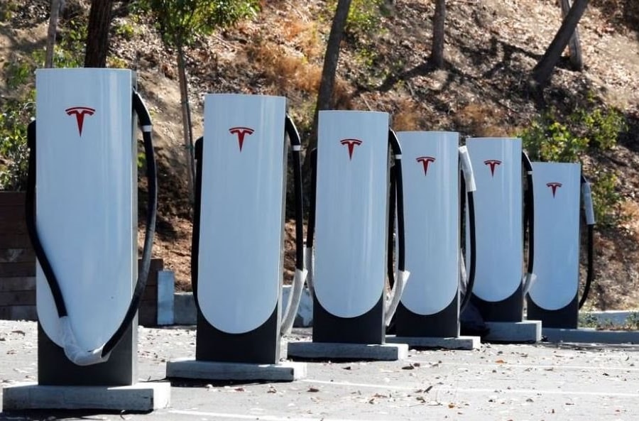 7 hãng lớn thành lập mạng lưới sạc ô tô điện, thách thức Tesla