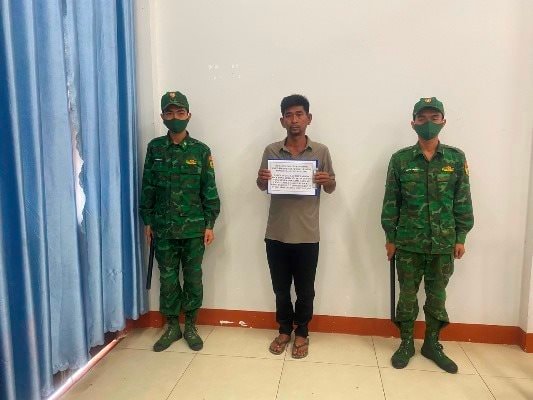 An Giang: Người đàn ông vận chuyển 19kg nghi là vàng ra đầu thú