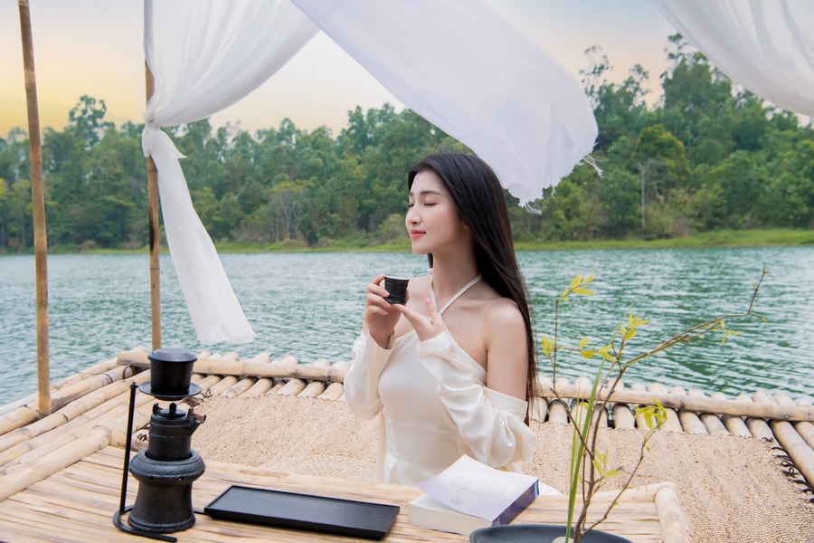 Hai nàng hậu Phương Nhi, Ngọc Thảo trải nghiệm lối sống cà phê Trung Nguyên Legend