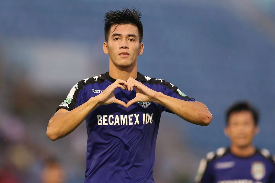 Tiến Linh ghi bàn đẩy CLB TP.HCM trở lại đáy bảng V-League 2023