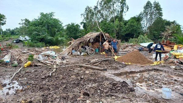 Bạc Liêu: 1 người chết, 59 căn nhà bị sập, tốc mái do mưa giông