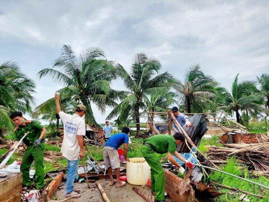 Cà Mau: Mưa giông làm sập, tốc mái hơn 100 căn nhà