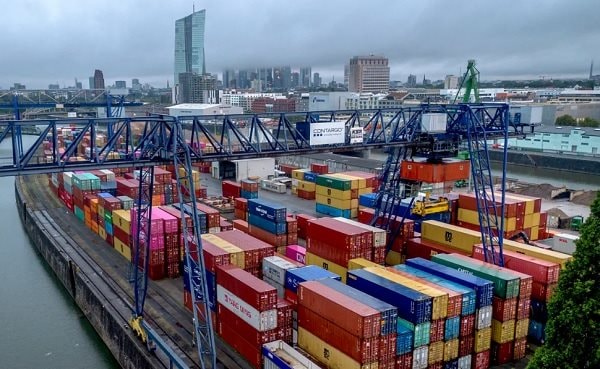 Kinh tế châu Âu hồi phục nhẹ, lạm phát tiếp tục giảm