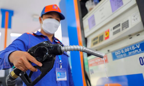 Giá xăng dầu đồng loạt tăng chiều nay