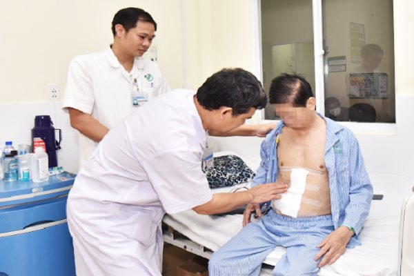 Cứu cụ ông U.80 bị khối u gan khổng lồ gần 1,7kg
