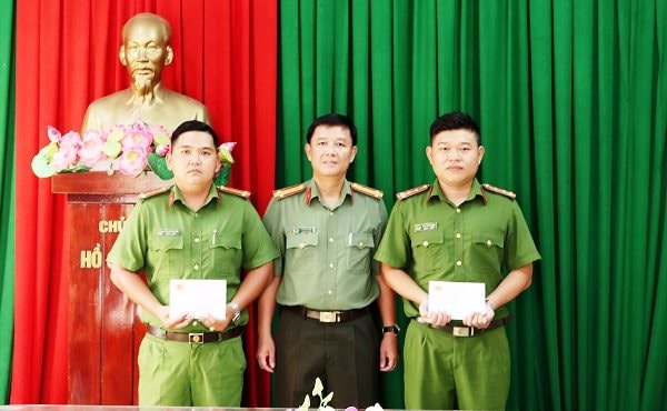 An Giang: 2 cán bộ công an bị thương vì kẻ ngáo đá tấn công
