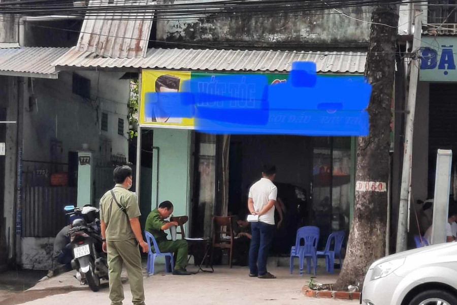 Đồng Nai: Nữ chủ tiệm cắt tóc nam tử vong với nhiều vết máu trên cơ thể
