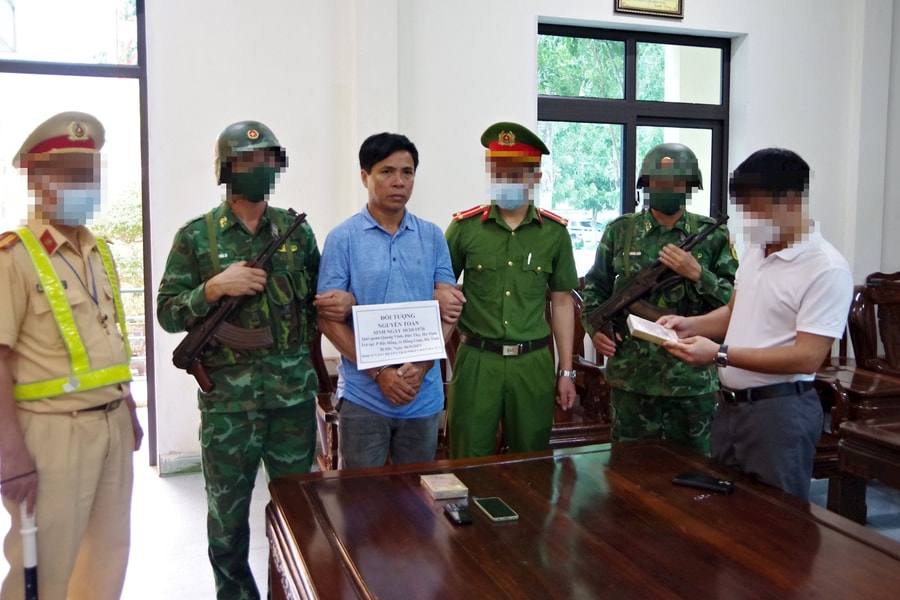 Bắt kẻ vận chuyển 2 bánh heroin