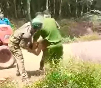 Bình Phước: Đề nghị đình chỉ Trưởng Công an xã đánh người nhập viện