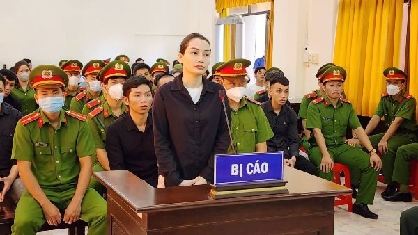 Xét xử ‘bà trùm’ cùng đồng bọn mua bán, tàng trữ, vận chuyển và chế tạo súng 
