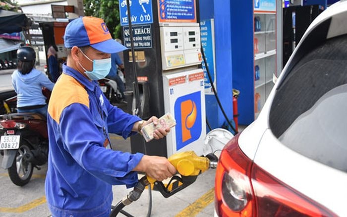 Giá xăng dầu đồng loạt tăng, giá dầu tăng mạnh gần 2.000 đồng/lít