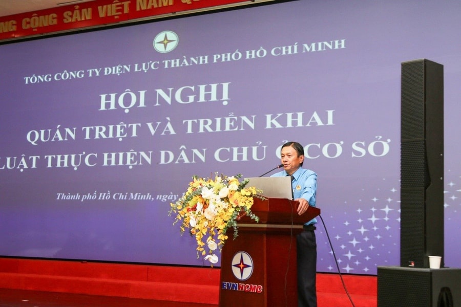 EVNHCMC phổ biến, quán triệt luật thực hiện dân chủ ở cơ sở