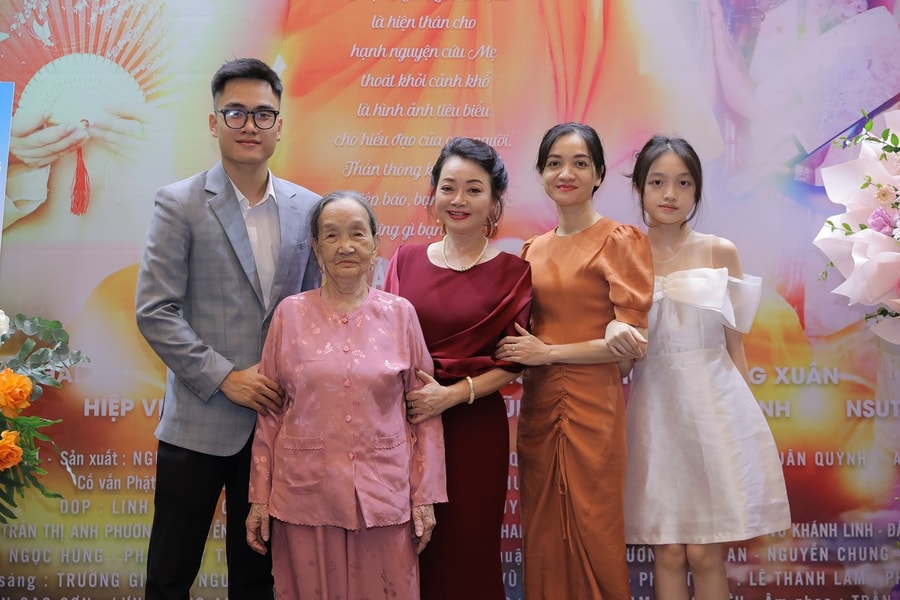 Con trai nghệ sĩ Đinh Trà My làm phim về lễ Vu lan báo hiếu