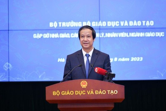 Bộ trưởng GD-ĐT: Tăng thêm phụ cấp ưu đãi 10% cho giáo viên mầm non, 5% cho tiểu học