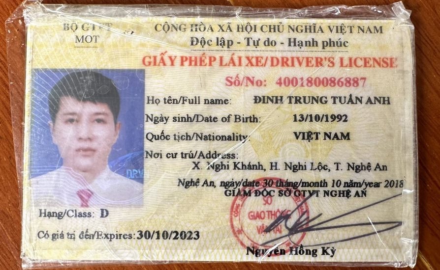 Phạt tài xế xe khách mua bằng lái giả trên mạng để hành nghề