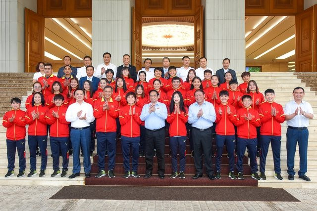 Thủ tướng yêu cầu chú trọng phát triển phong trào bóng đá nữ trong trường học