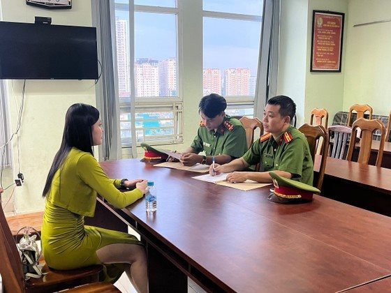 Khởi tố cựu tiếp viên hàng không cầm đầu đường dây bán dâm ngàn đô