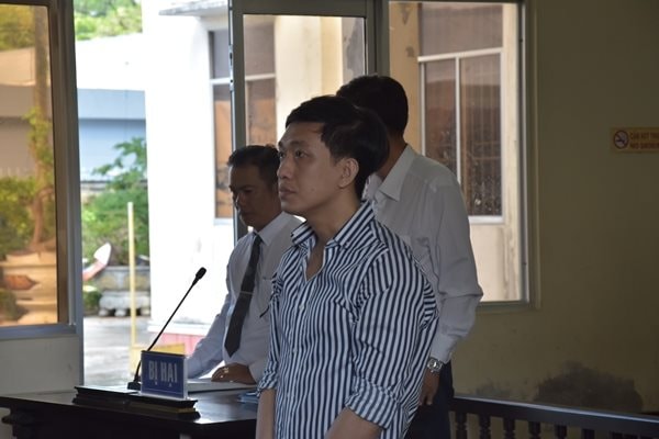Lãnh 12 năm tù vì dùng sổ đỏ giả lừa đảo tiền tỉ