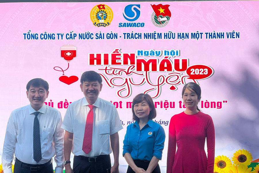 Gần 300 lao động, công nhân viên chức tại Sawaco hiến máu cứu người