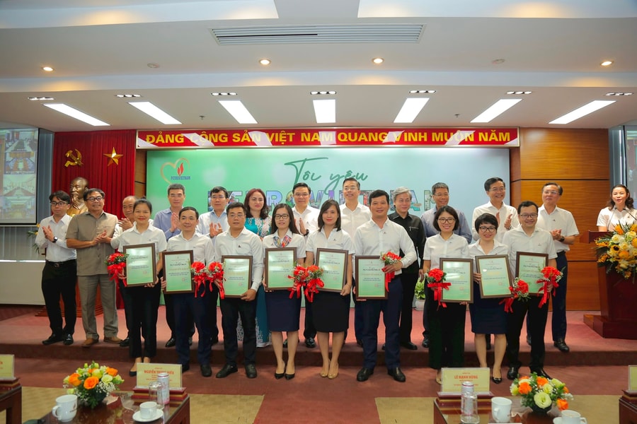 Trao giải cuộc thi online 'Tôi yêu Petrovietnam'