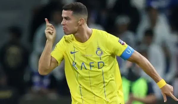 Ronaldo gửi thông điệp tới fan Al Nassr sau khi dự giải đấu có Hà Nội FC