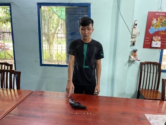 Đồng Tháp: Bắt thanh niên dùng ‘hàng nóng’ bắn người ở chợ đêm
