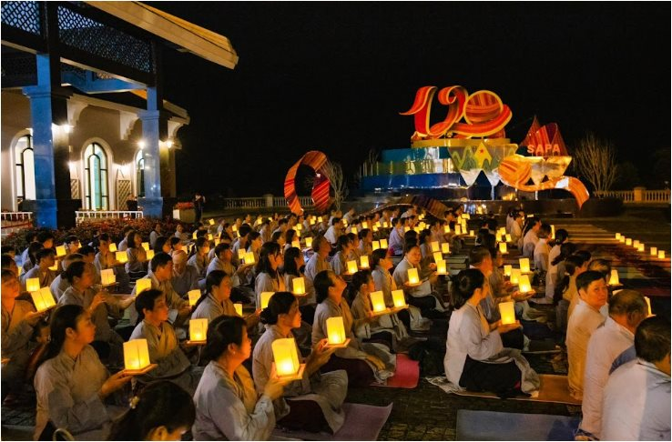 Xúc động mùa Vu Lan báo hiếu nơi đỉnh thiêng Fansipan