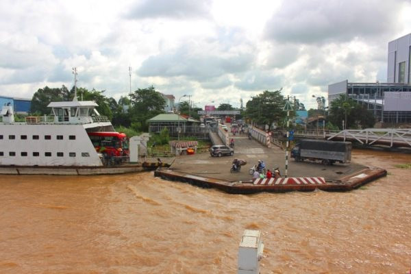Người Đồng Tháp, An Giang phấn khởi khi phà Vàm Cống hoạt động lại