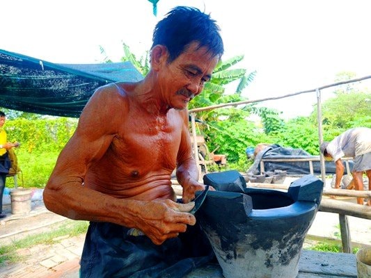 Thăm xưởng nặn bếp lò đất cuối cùng giữa TP.Long Xuyên