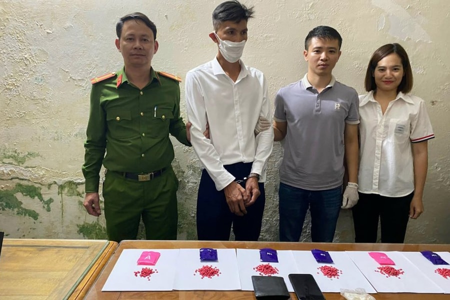 Bắt 2 kẻ mua bán, tàng trữ hơn 3.000 viên ma túy