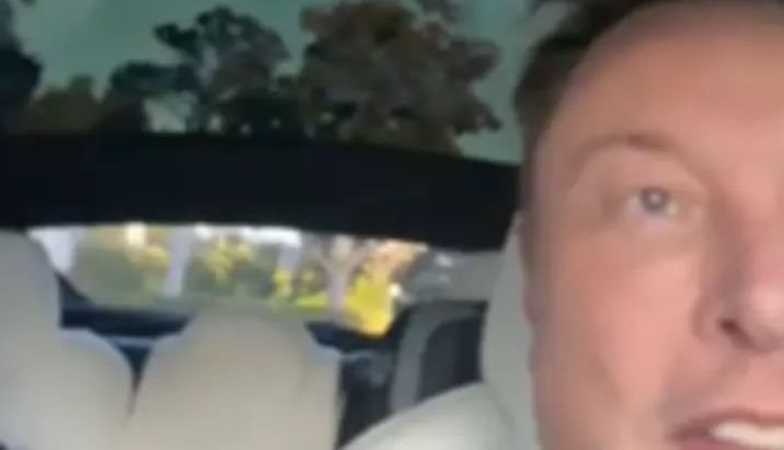 Công nghệ mới tự lái ô tô điện Tesla khiến Elon Musk phấn khích