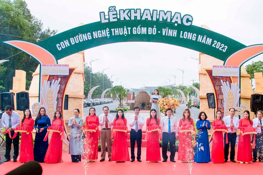 Độc đáo con đường nghệ thuật gốm đỏ Vĩnh Long
